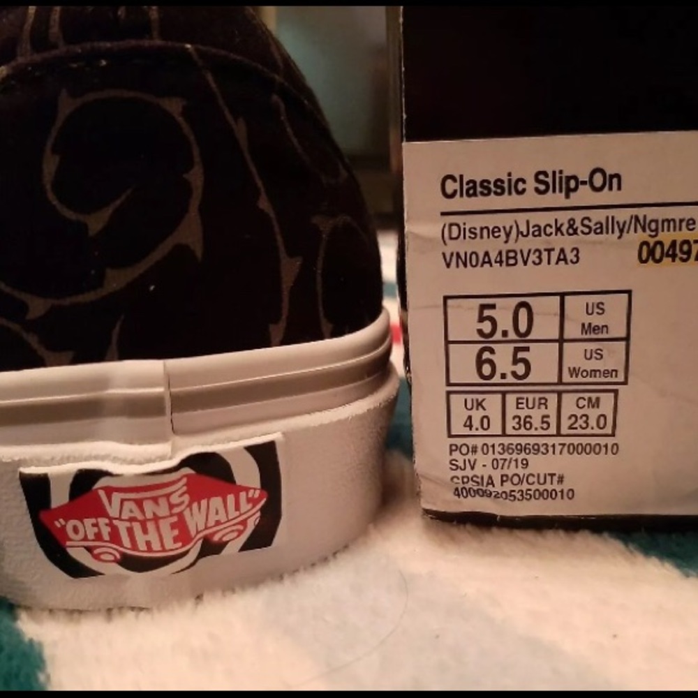 NWT in Box Nightmare Before Christmas Vans - Picture 4 of 4